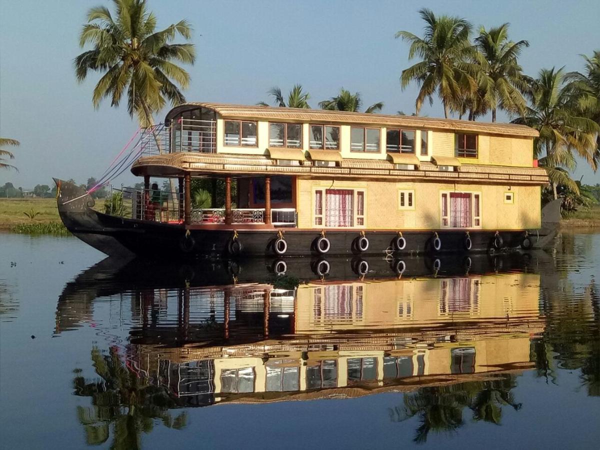 Marari Houseboat Hotel Mararikulam Exterior photo